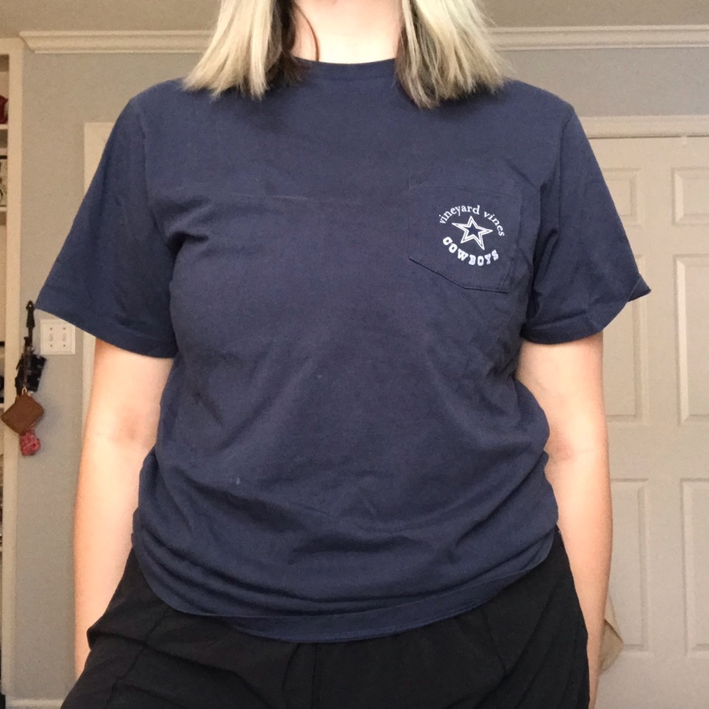 vineyard vines t shirt